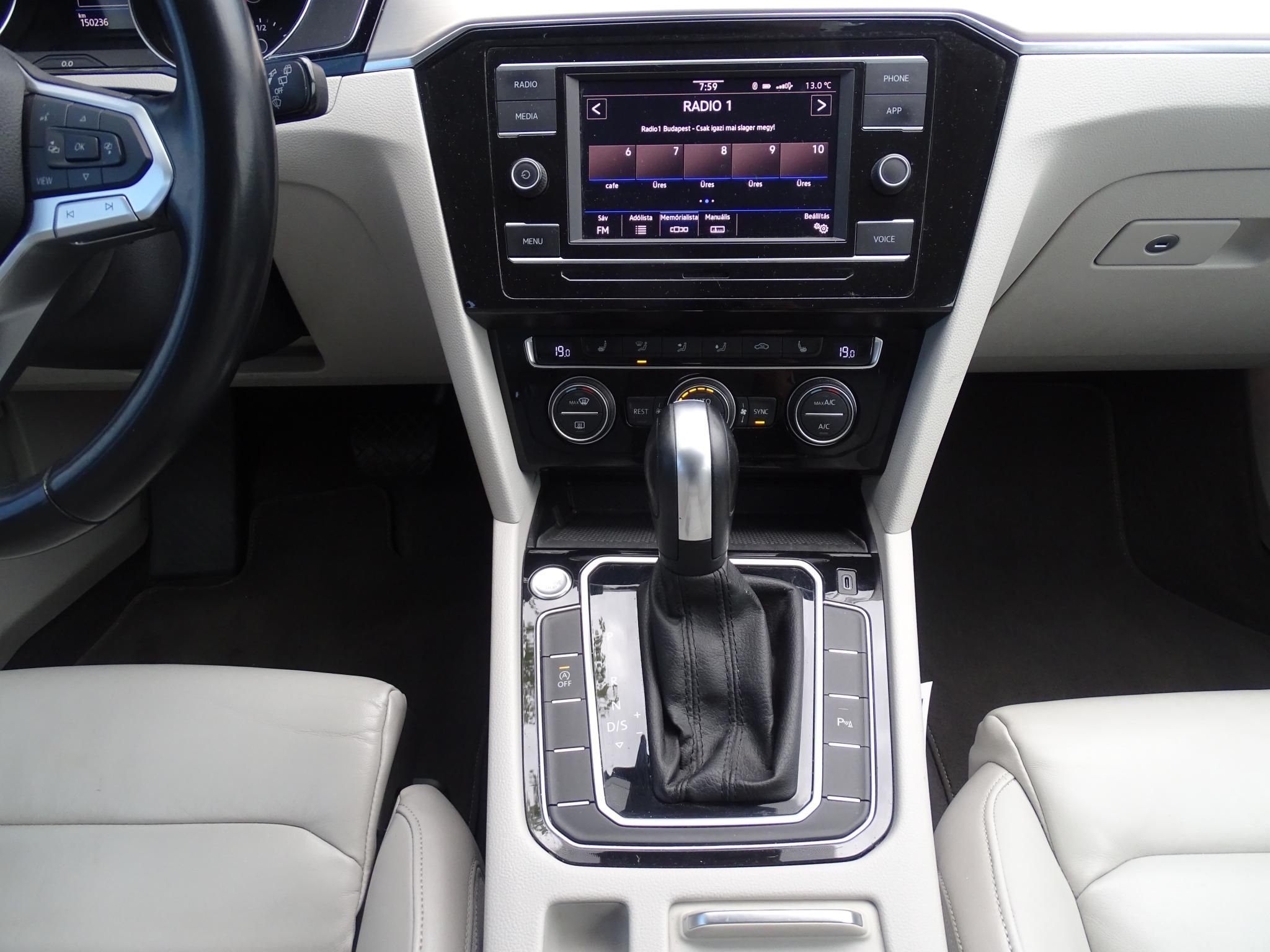 VOLKSWAGEN PASSAT VIII