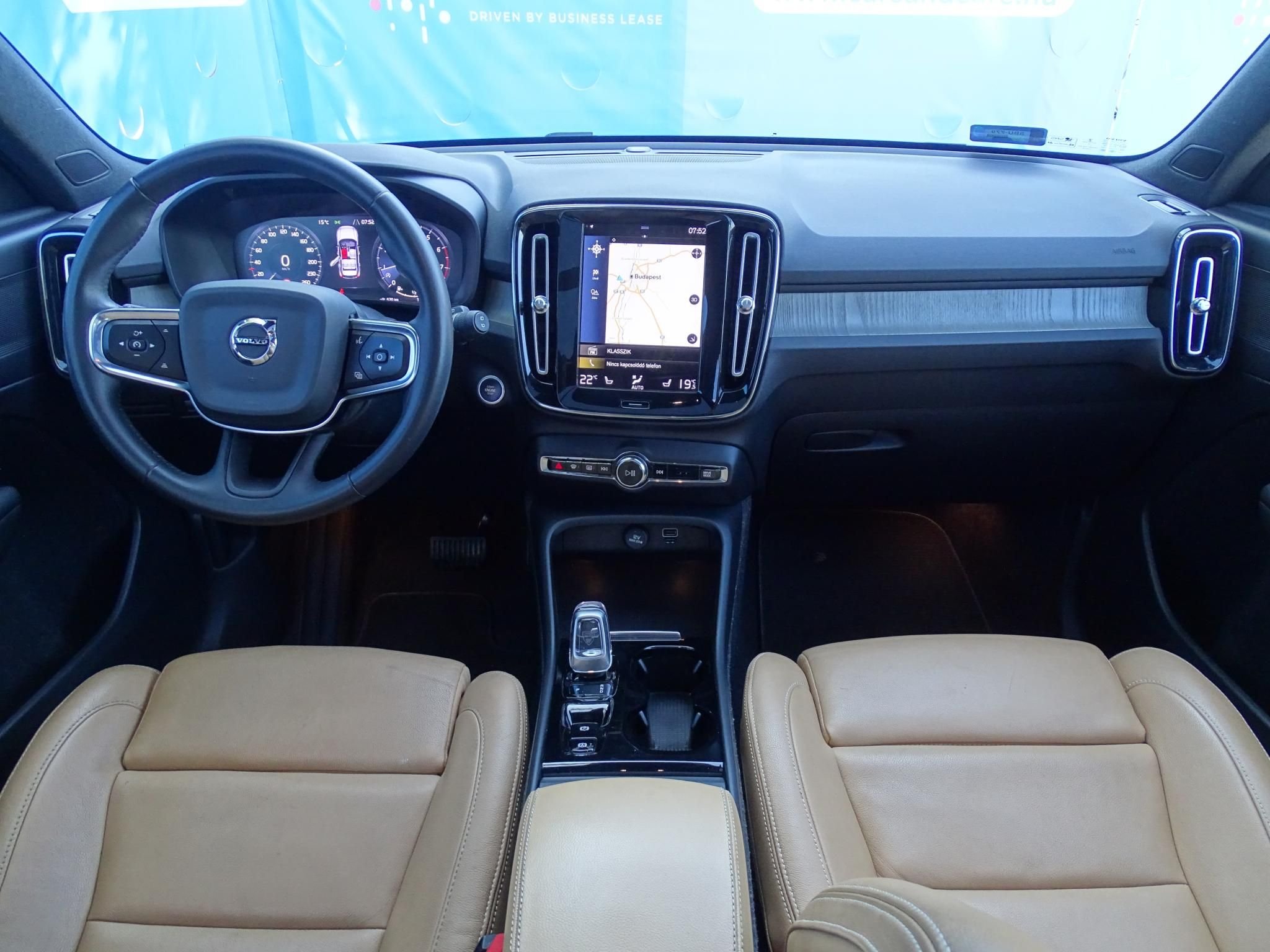 VOLVO XC40