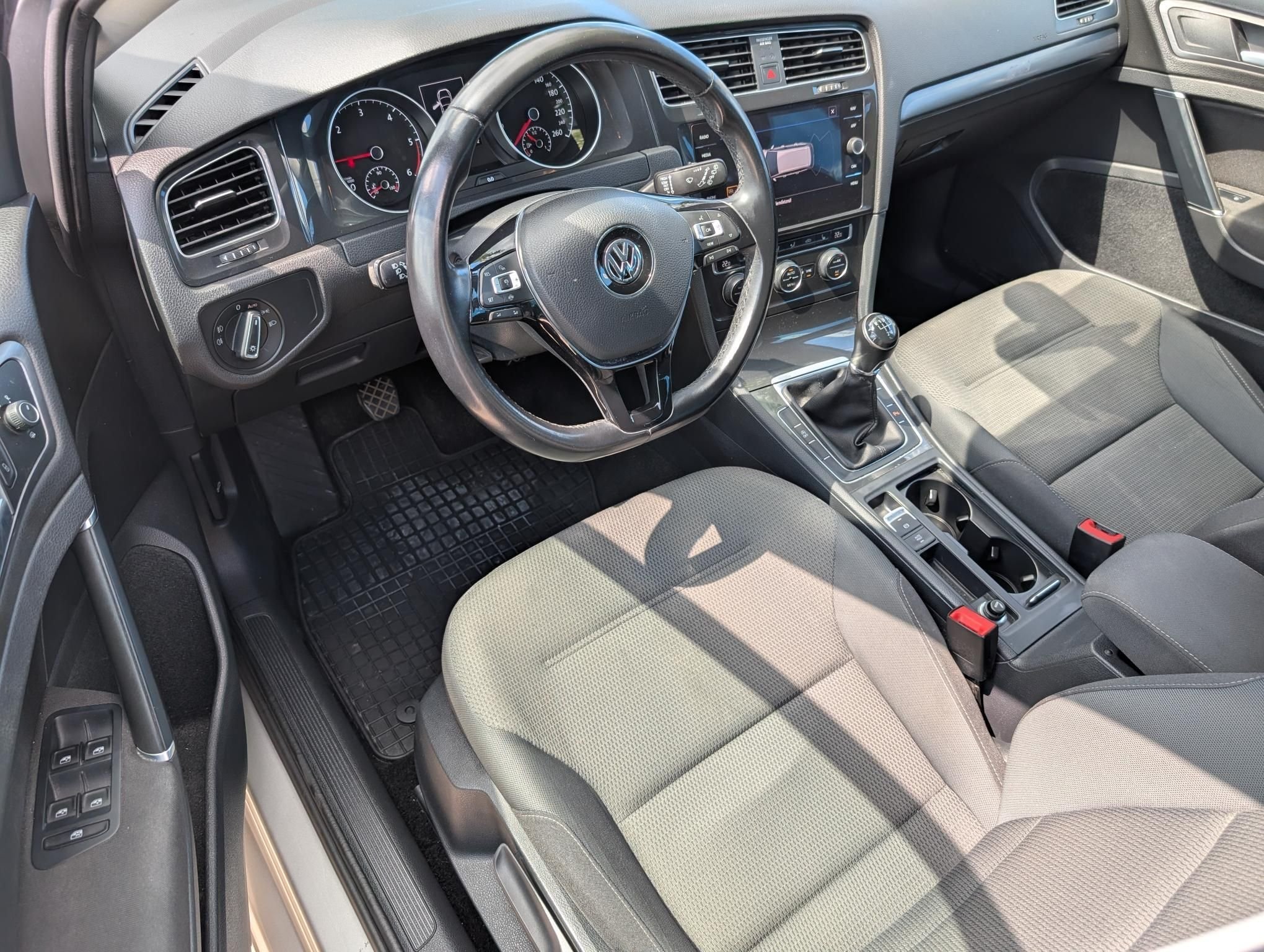 VOLKSWAGEN GOLF VII