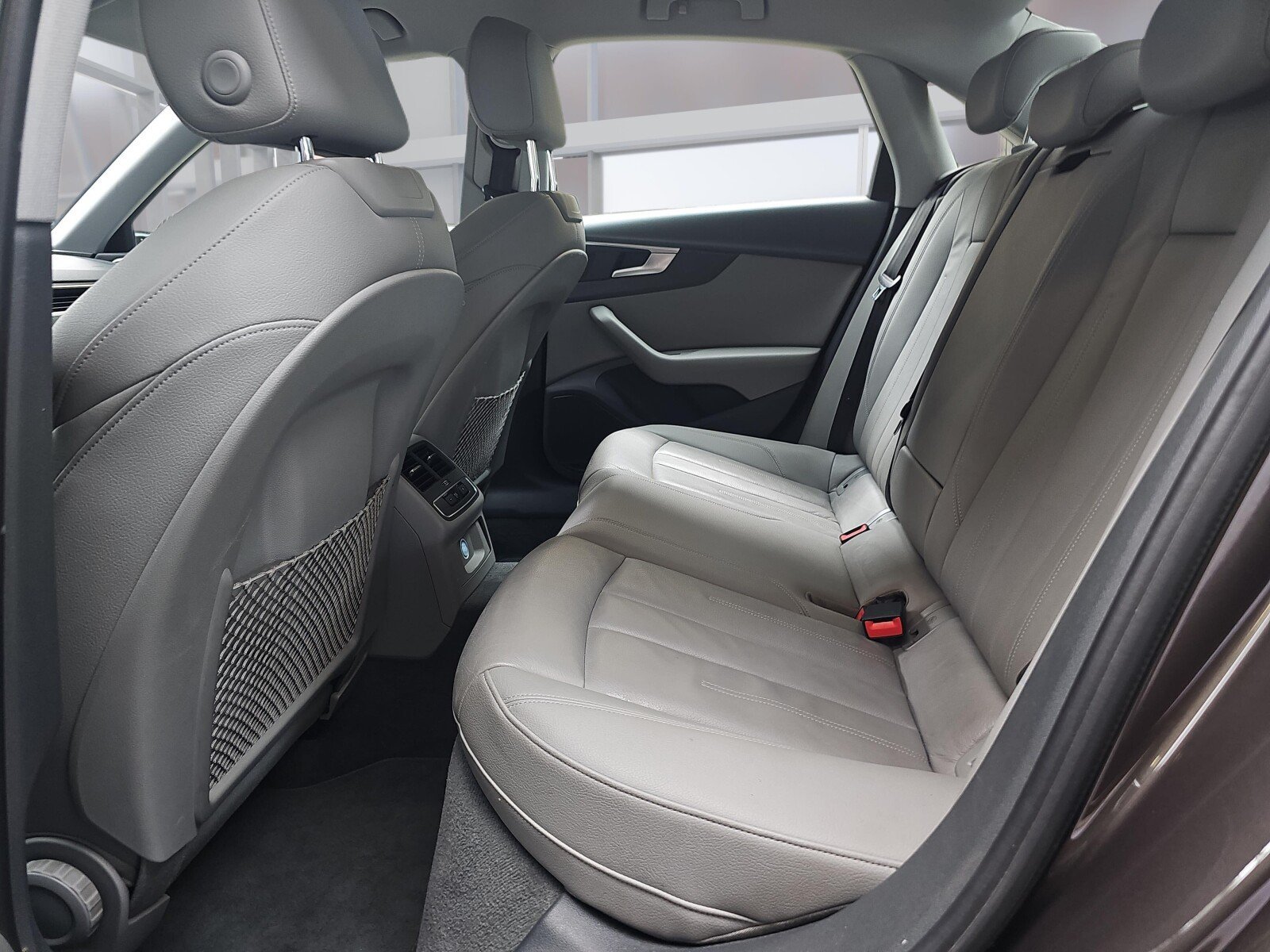 Audi A4 Limousine