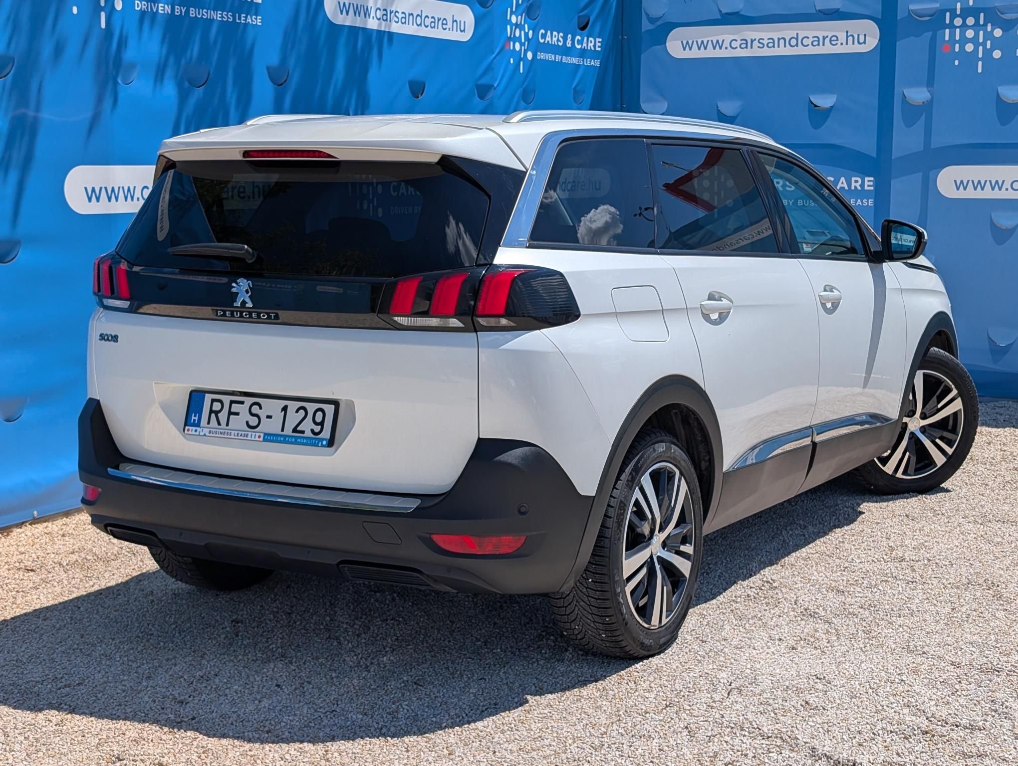 PEUGEOT 5008