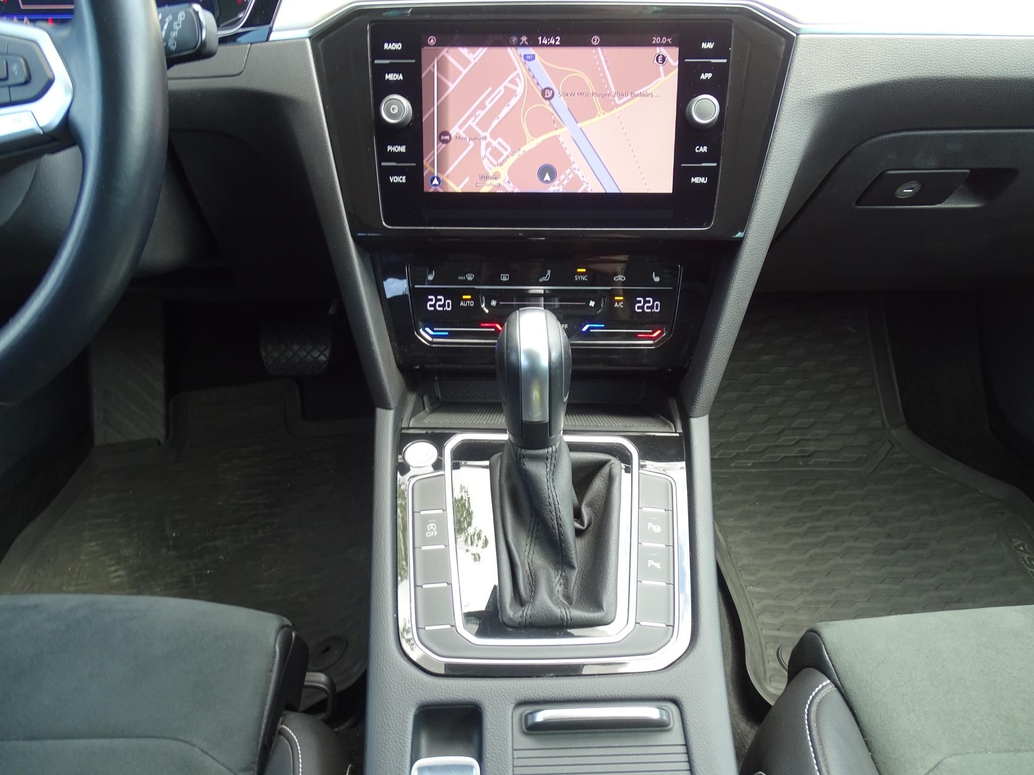 VOLKSWAGEN PASSAT VIII
