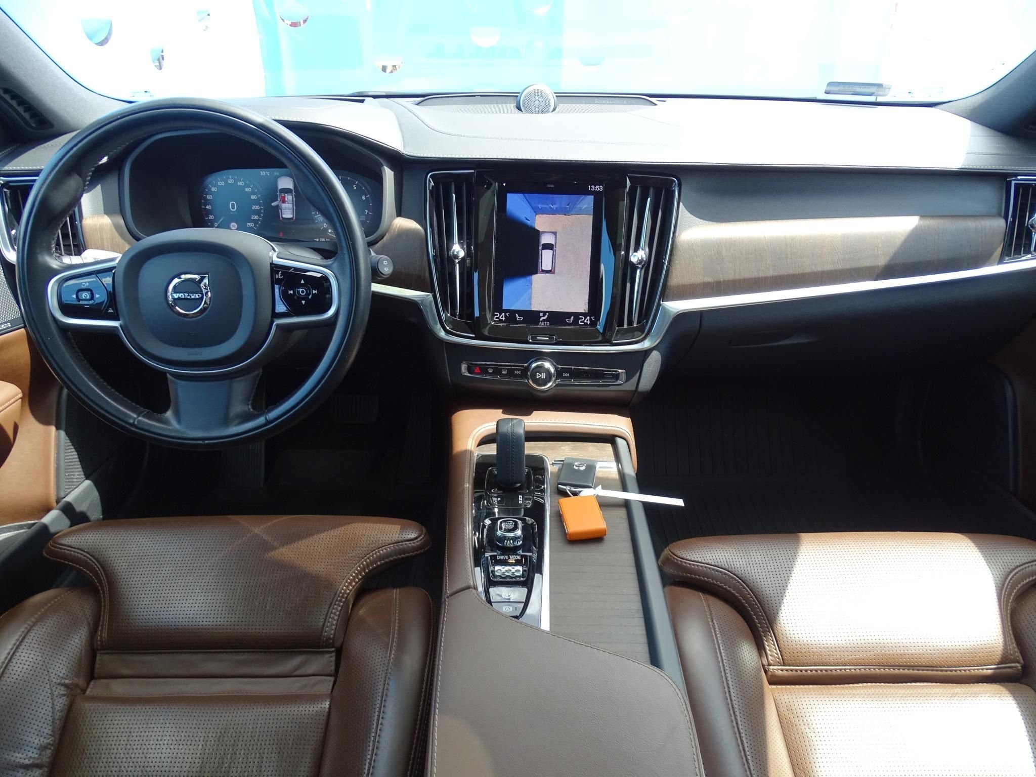 VOLVO V90