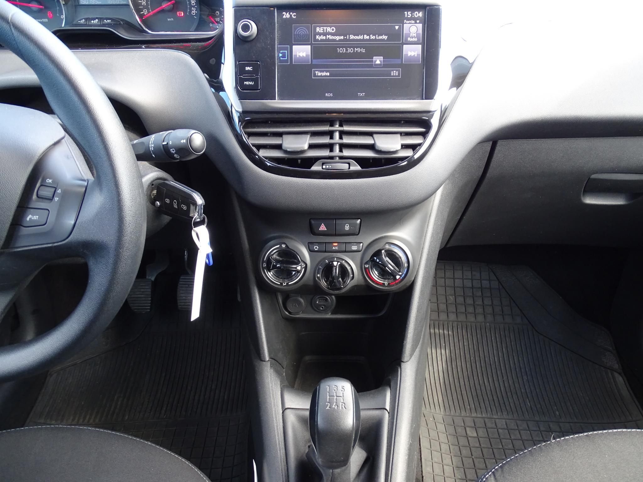 PEUGEOT 208