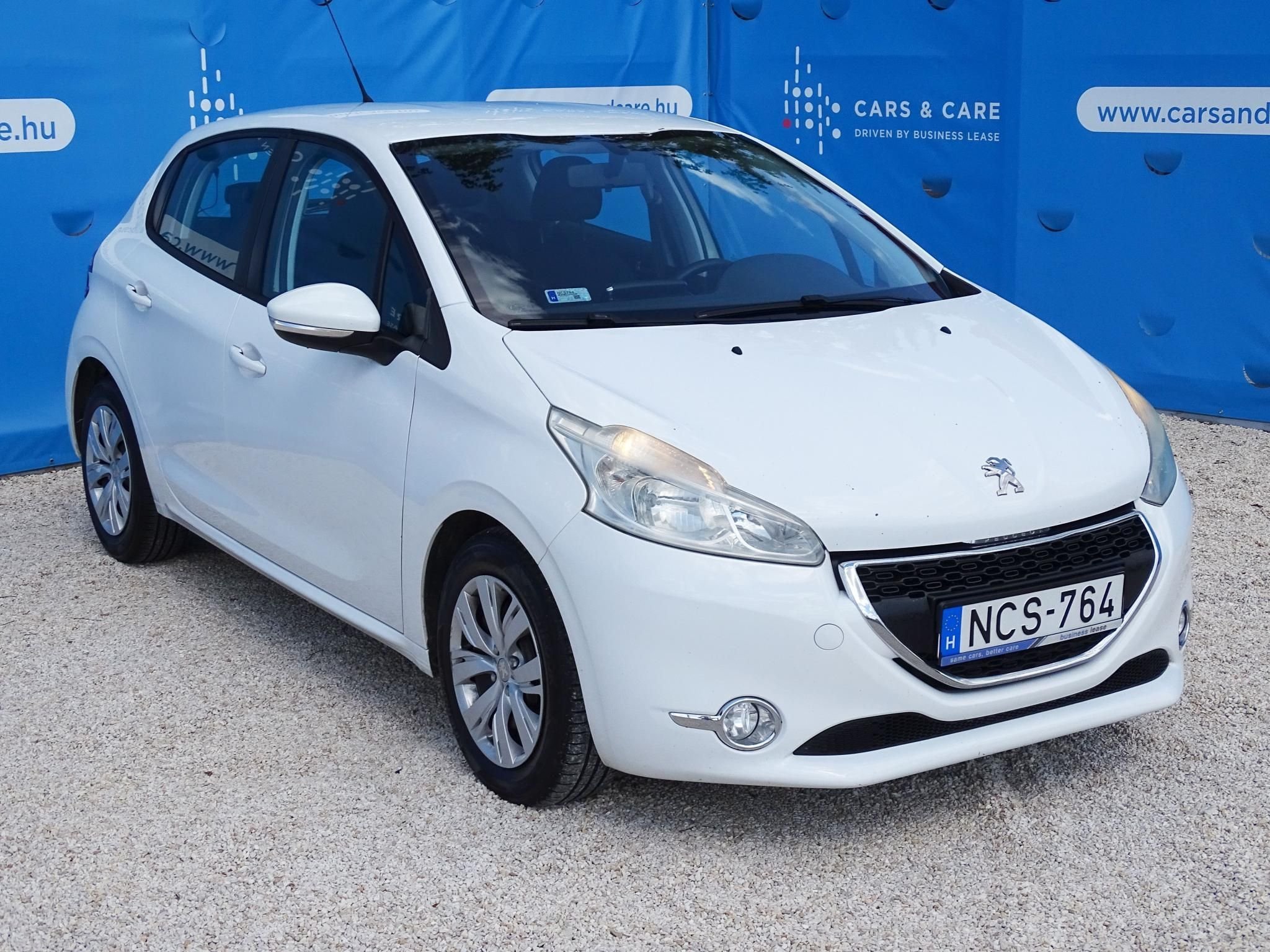 PEUGEOT 208