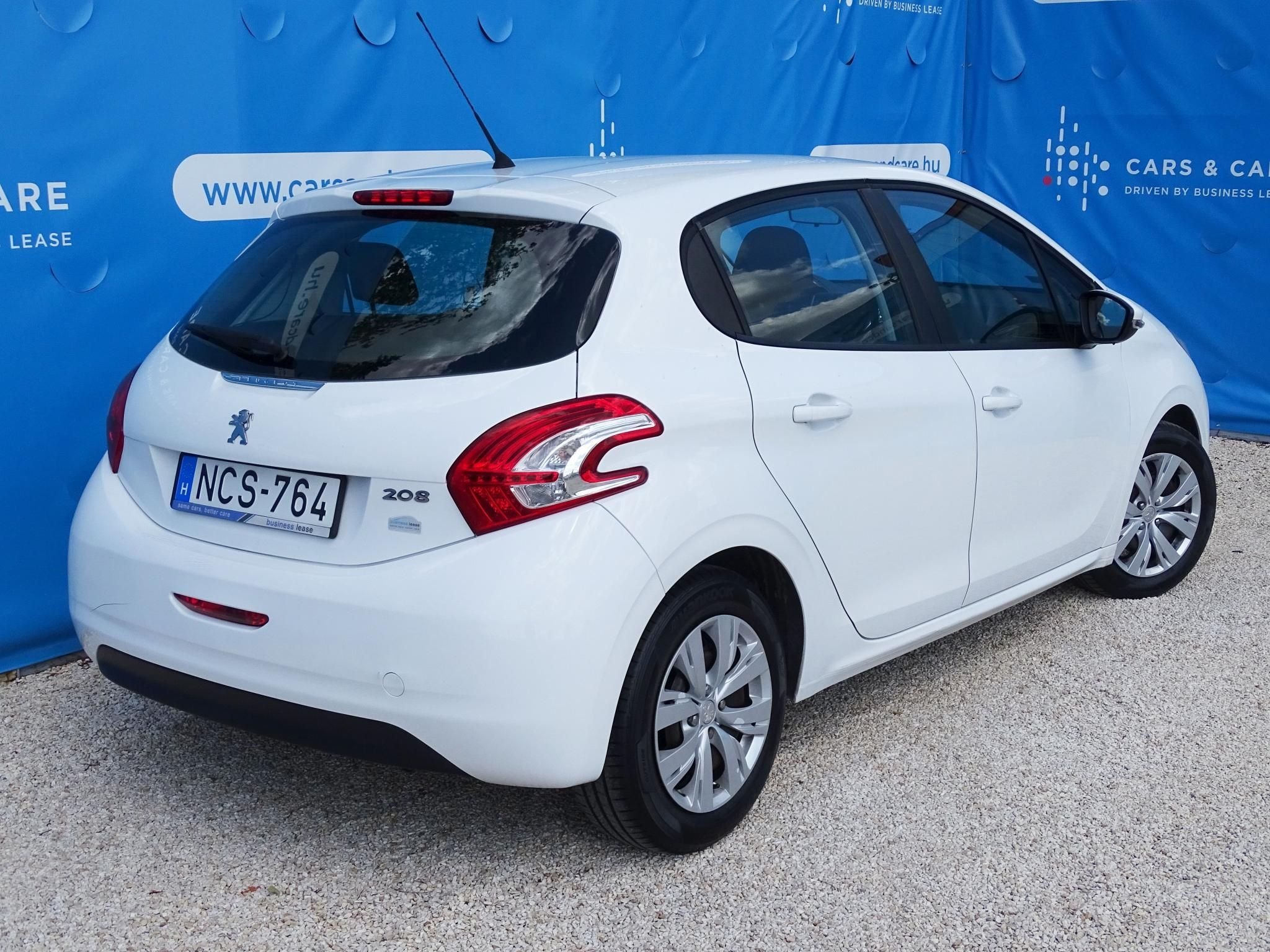 PEUGEOT 208