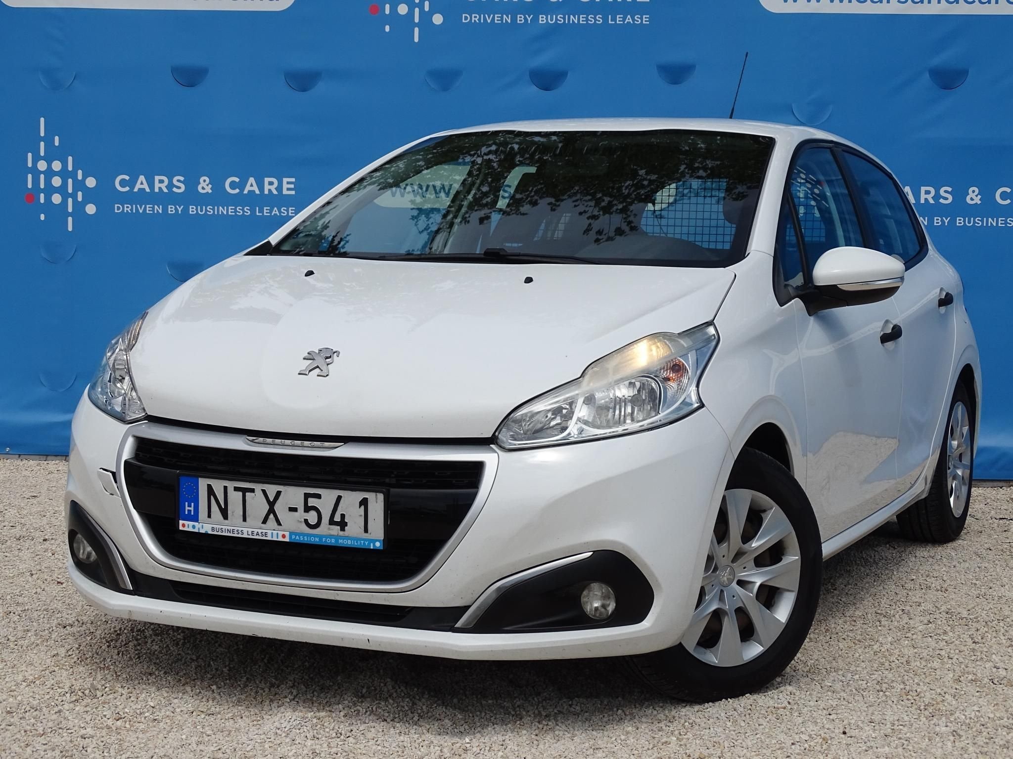 PEUGEOT 208