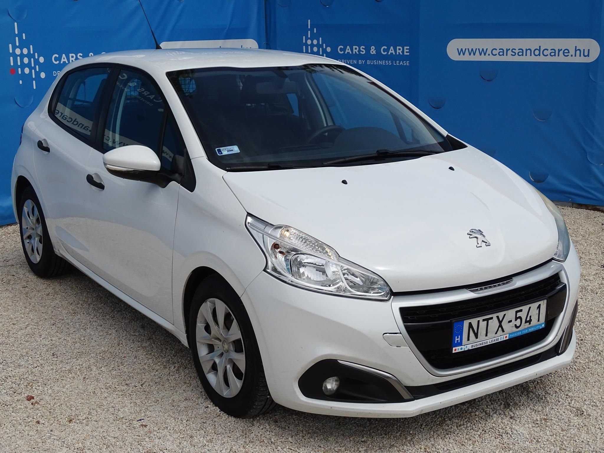 PEUGEOT 208