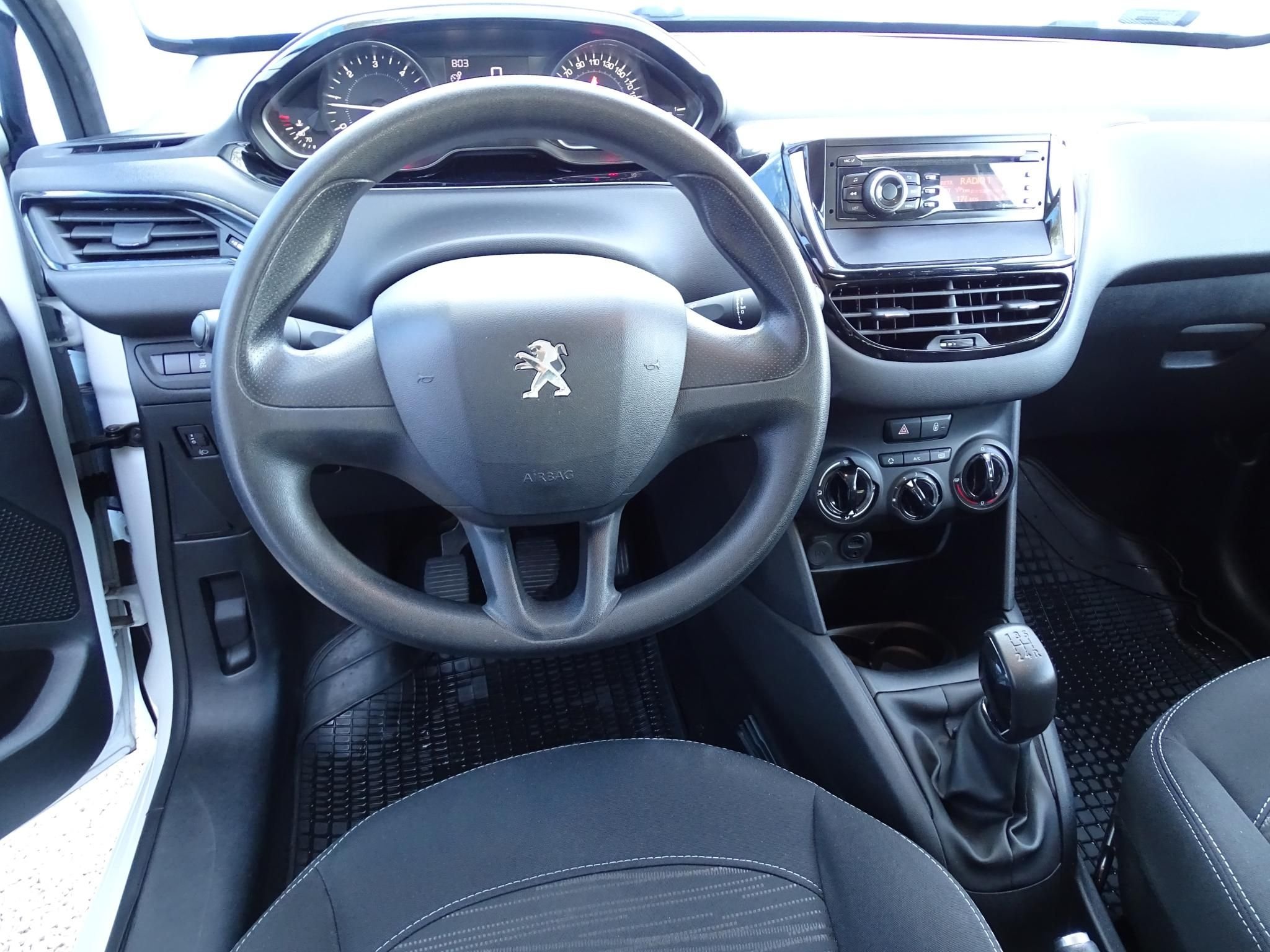 PEUGEOT 208