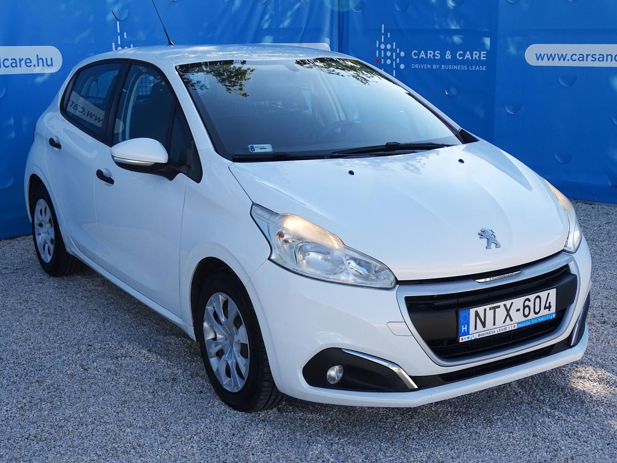 PEUGEOT 208