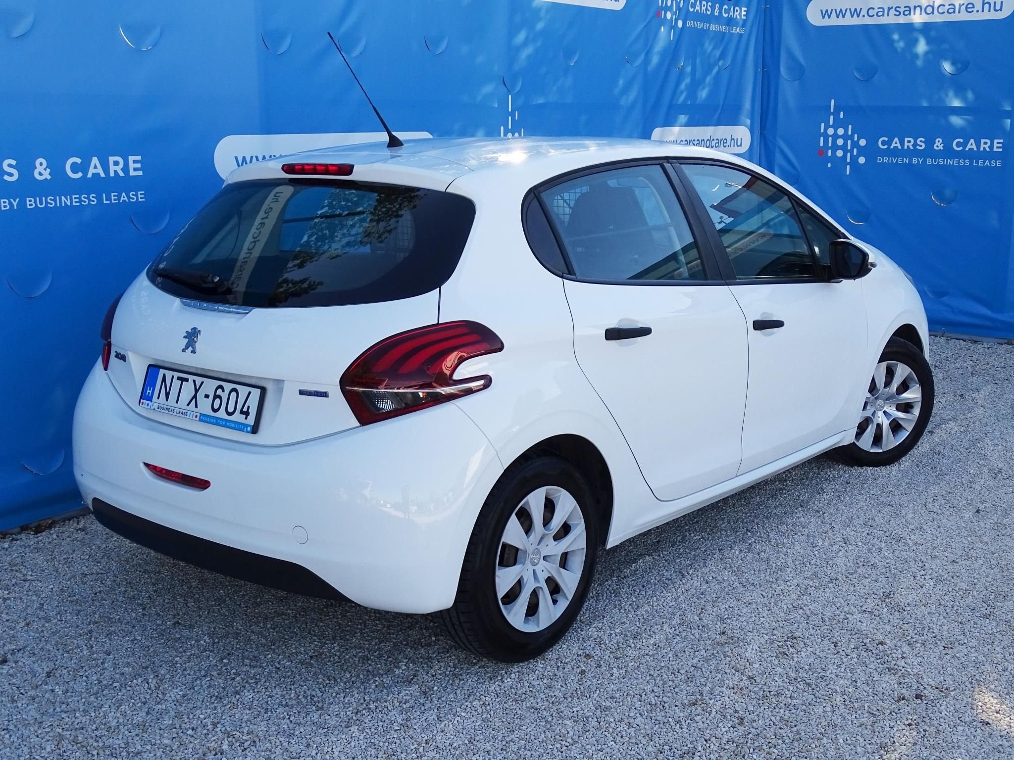 PEUGEOT 208