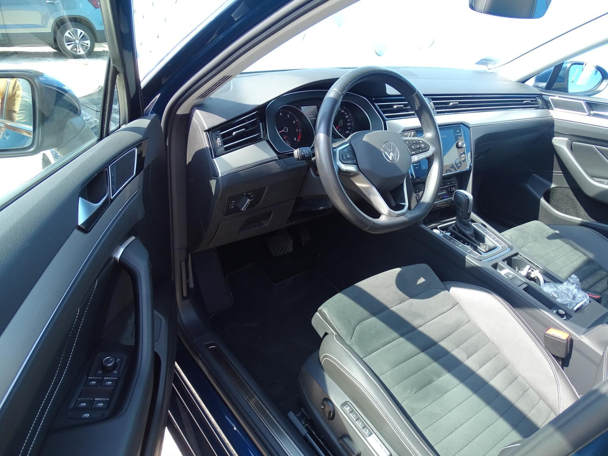VOLKSWAGEN PASSAT VIII