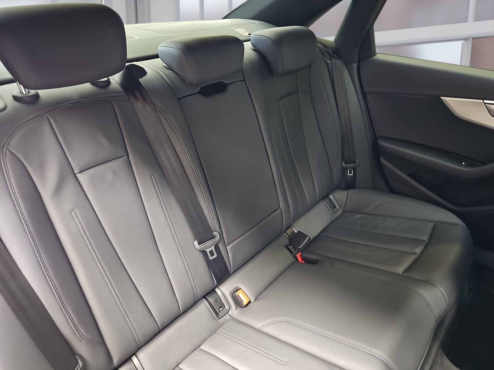Audi A4 Limousine