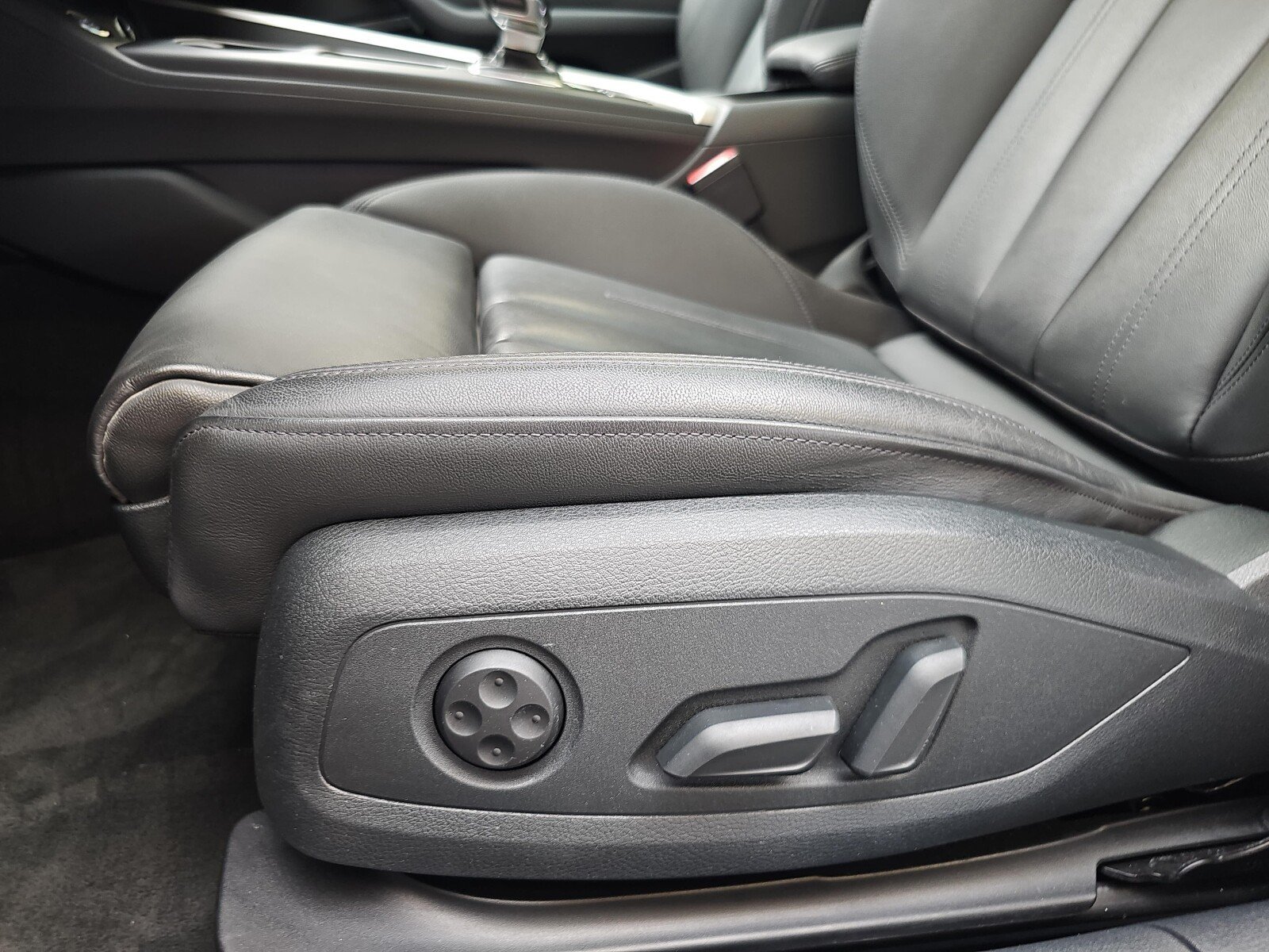 Audi A4 Limousine