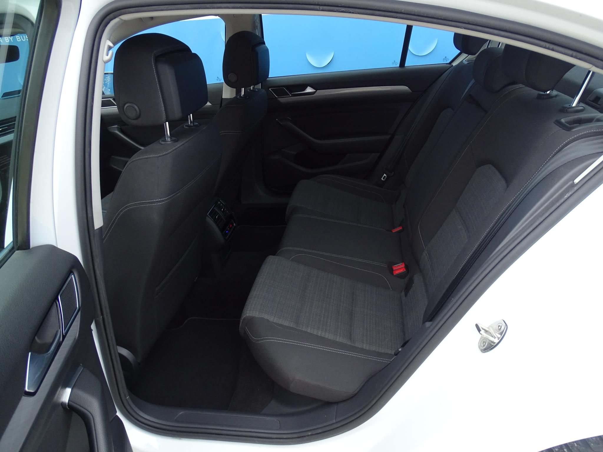 VOLKSWAGEN PASSAT VIII